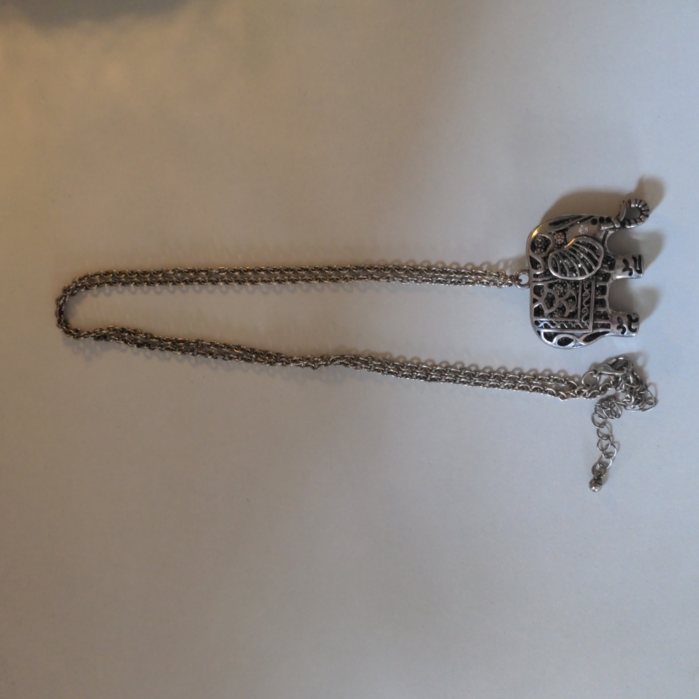 Silver Tone Elephant Necklace 30" Costume Sparkle - Picture 4 of 8